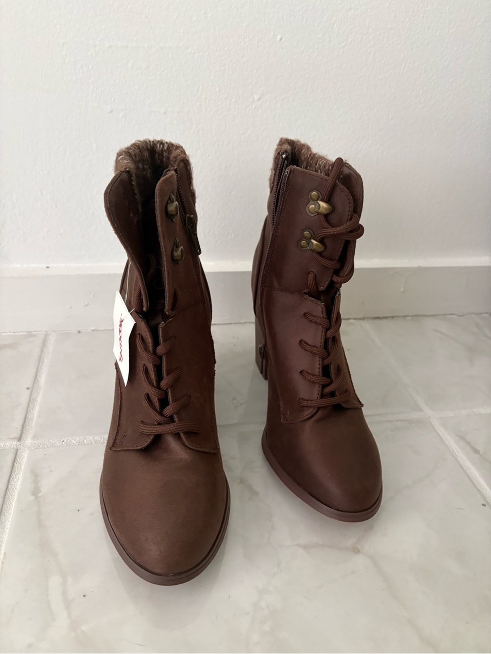 Brown booties
Lace up 
7 1/2
Got from TJ Maxx